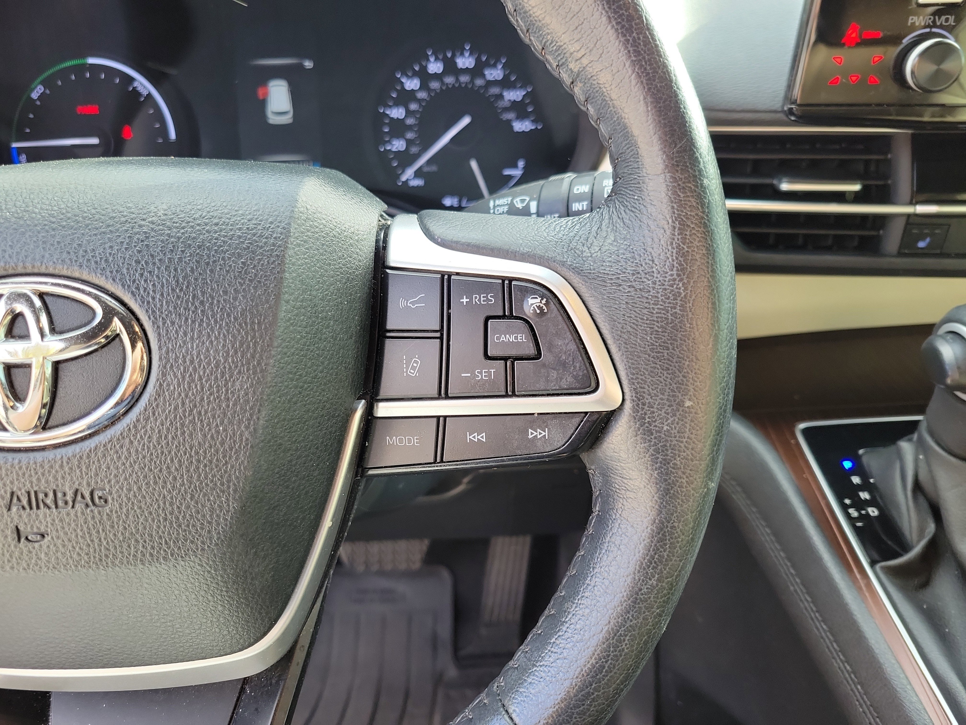 Certified 2024 Toyota Sienna XLE image 18