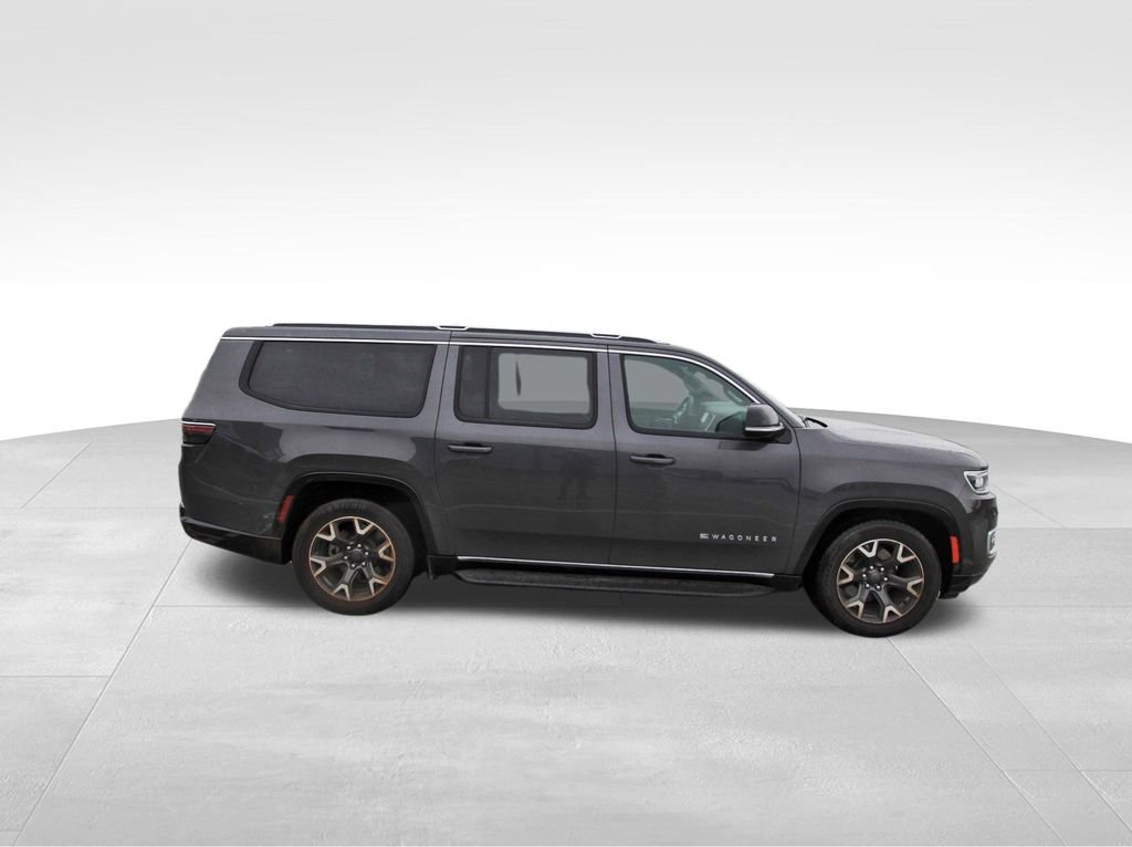 Used 2024 Jeep Wagoneer L Series III w/ Flexible Seating Group AWD/4WD image 5