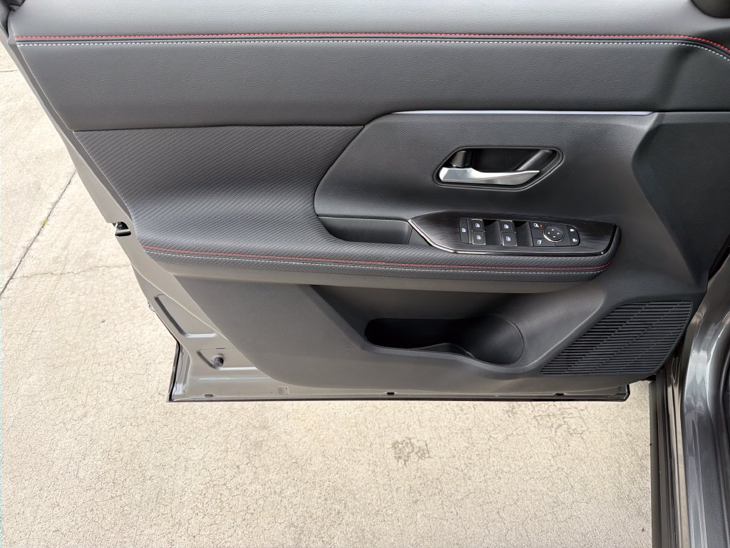 New 2026 Nissan Kicks SR FWD image 16