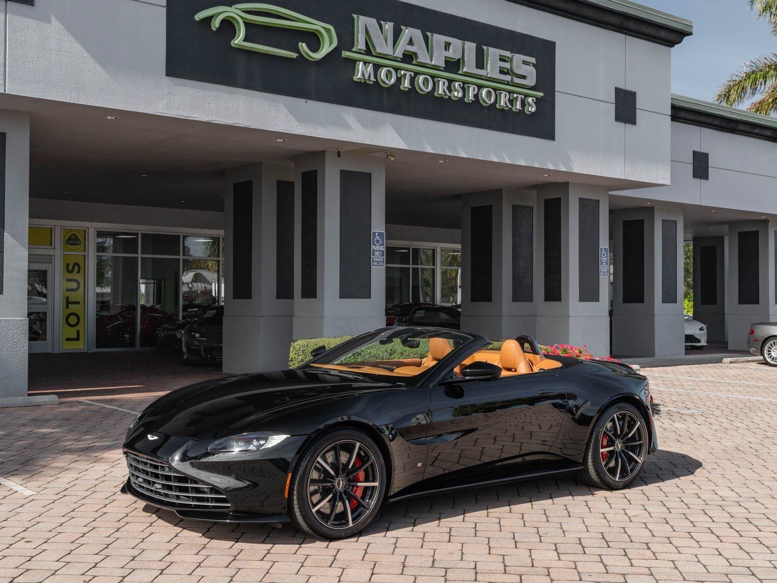 Used 2021 Aston Martin V8 Vantage Roadster RWD image 22