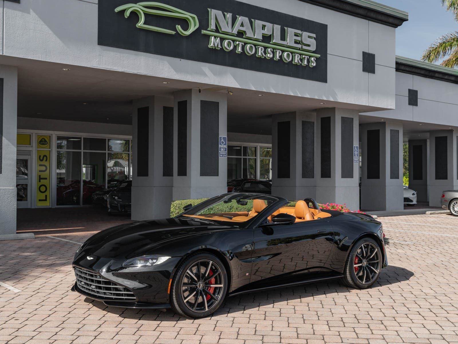 Used 2021 Aston Martin V8 Vantage Roadster image 22