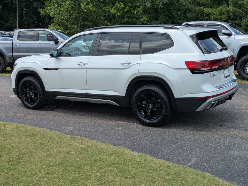 Used 2024 Volkswagen Atlas Peak Edition SEL AWD/4WD image 4