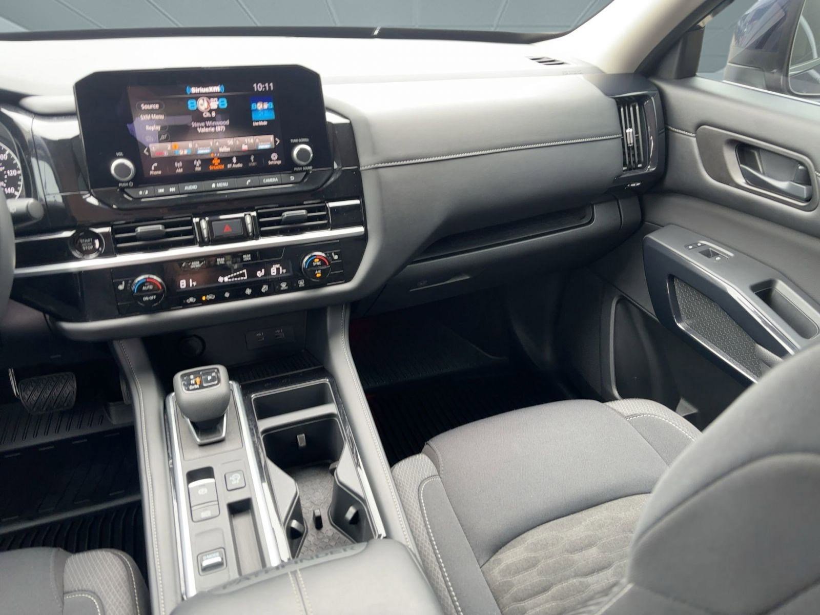 Used 2025 Nissan Pathfinder SV image 26