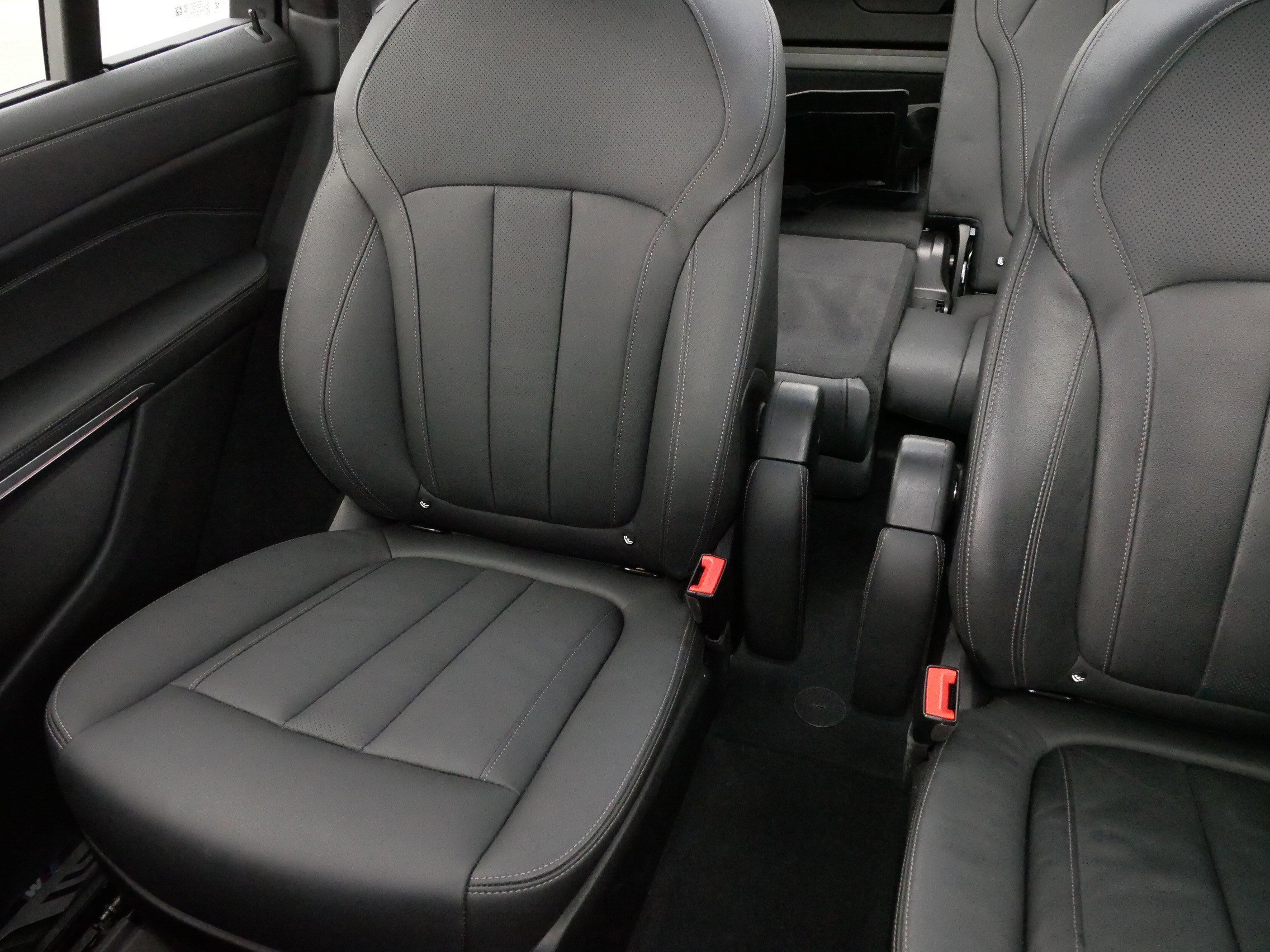 Used 2022 BMW X7 xDrive40i w/ M Sport Package image 12