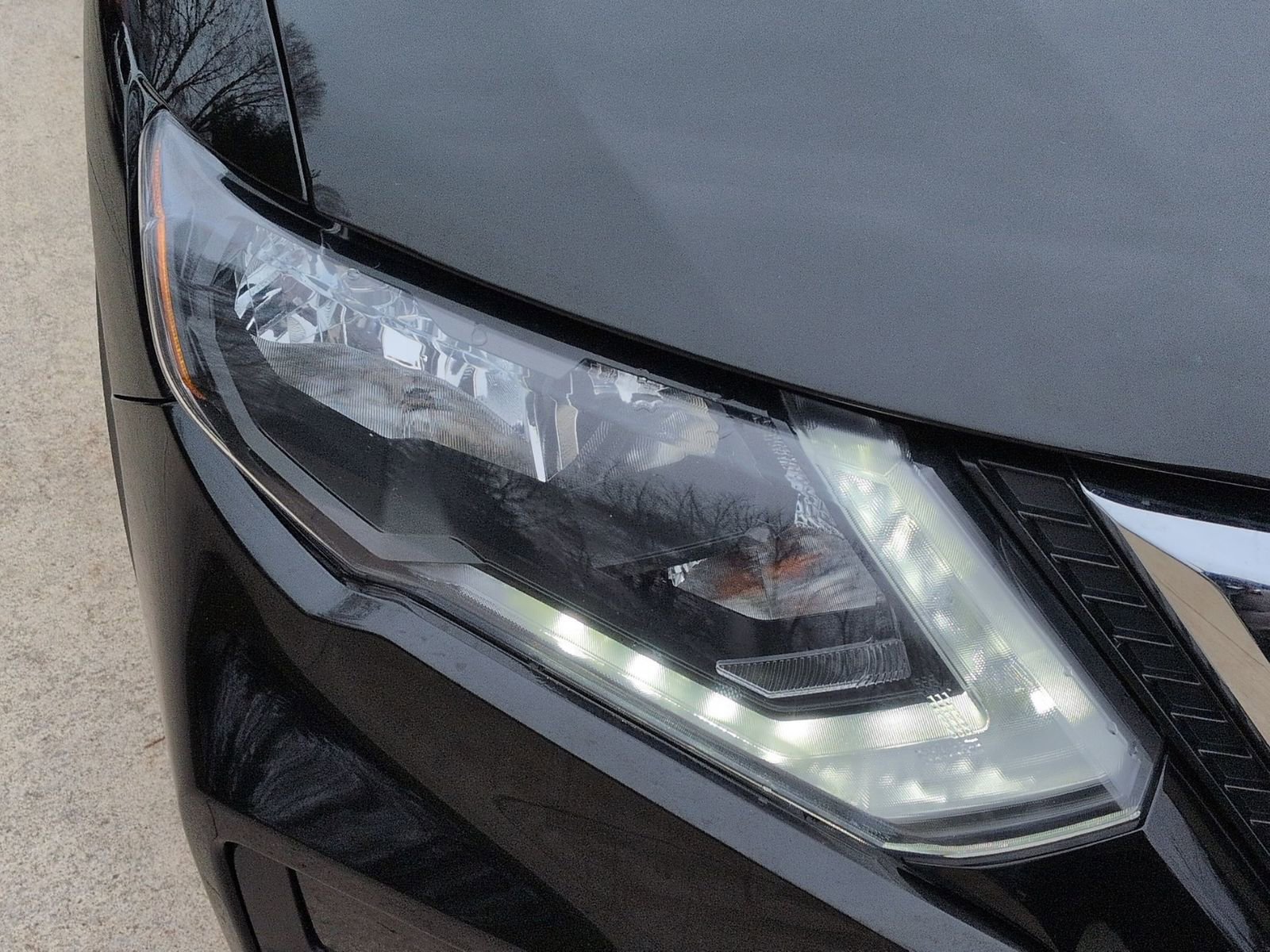 Certified 2018 Nissan Rogue SV AWD/4WD image 34