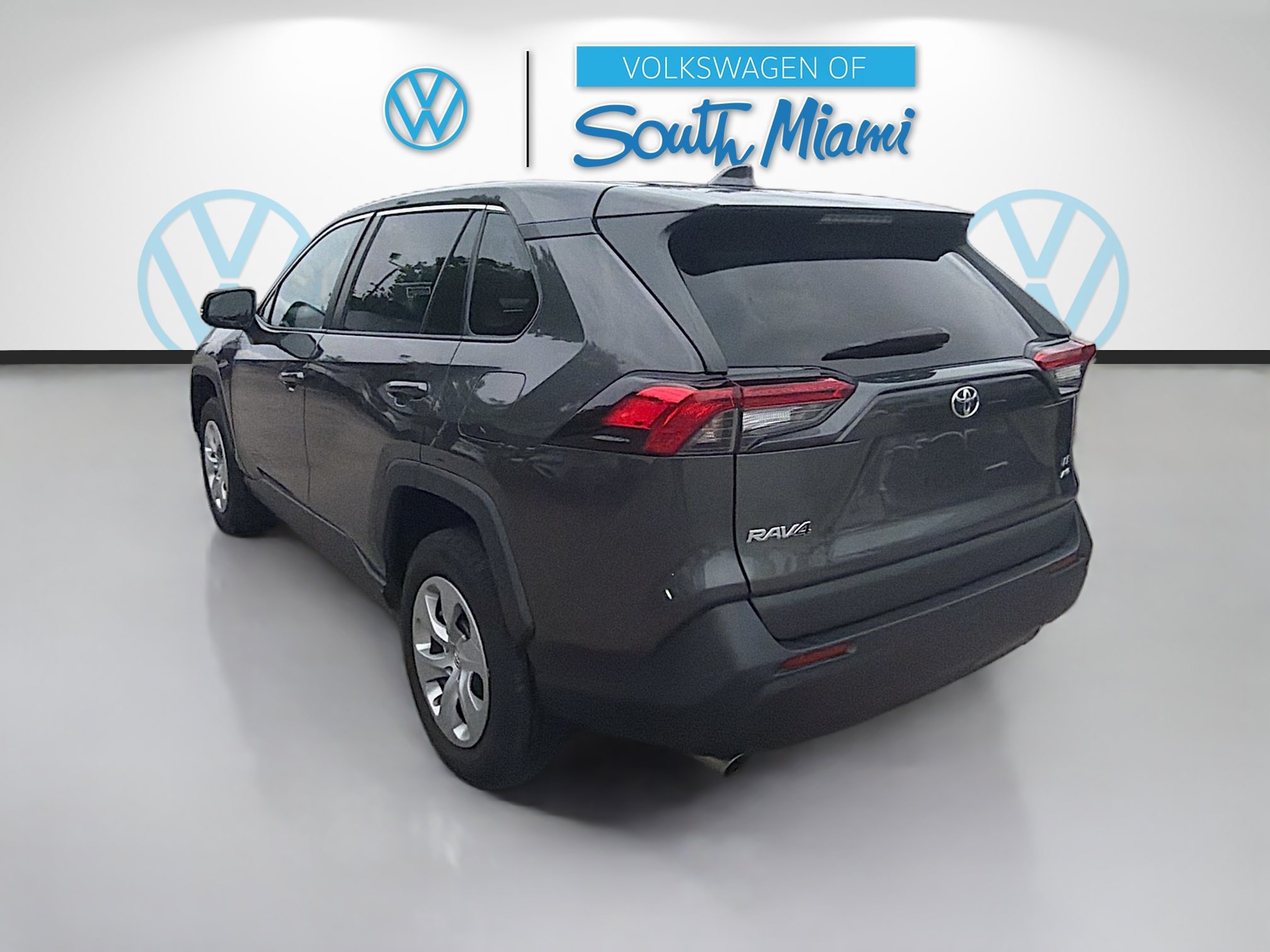 Used 2023 Toyota RAV4 LE AWD/4WD image 5