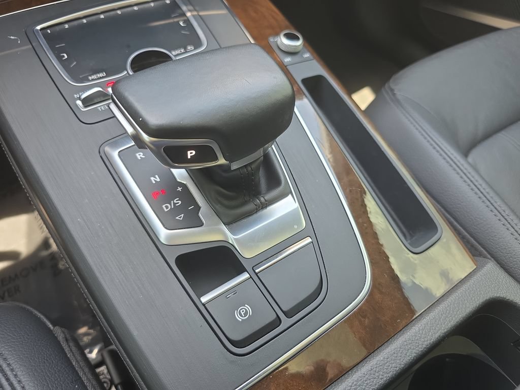 Used 2020 Audi Q5 Premium w/ Premium Plus Package AWD/4WD image 22