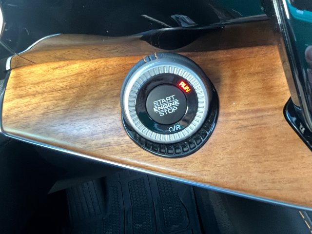 Used 2023 Jeep Grand Wagoneer Series III AWD/4WD image 19