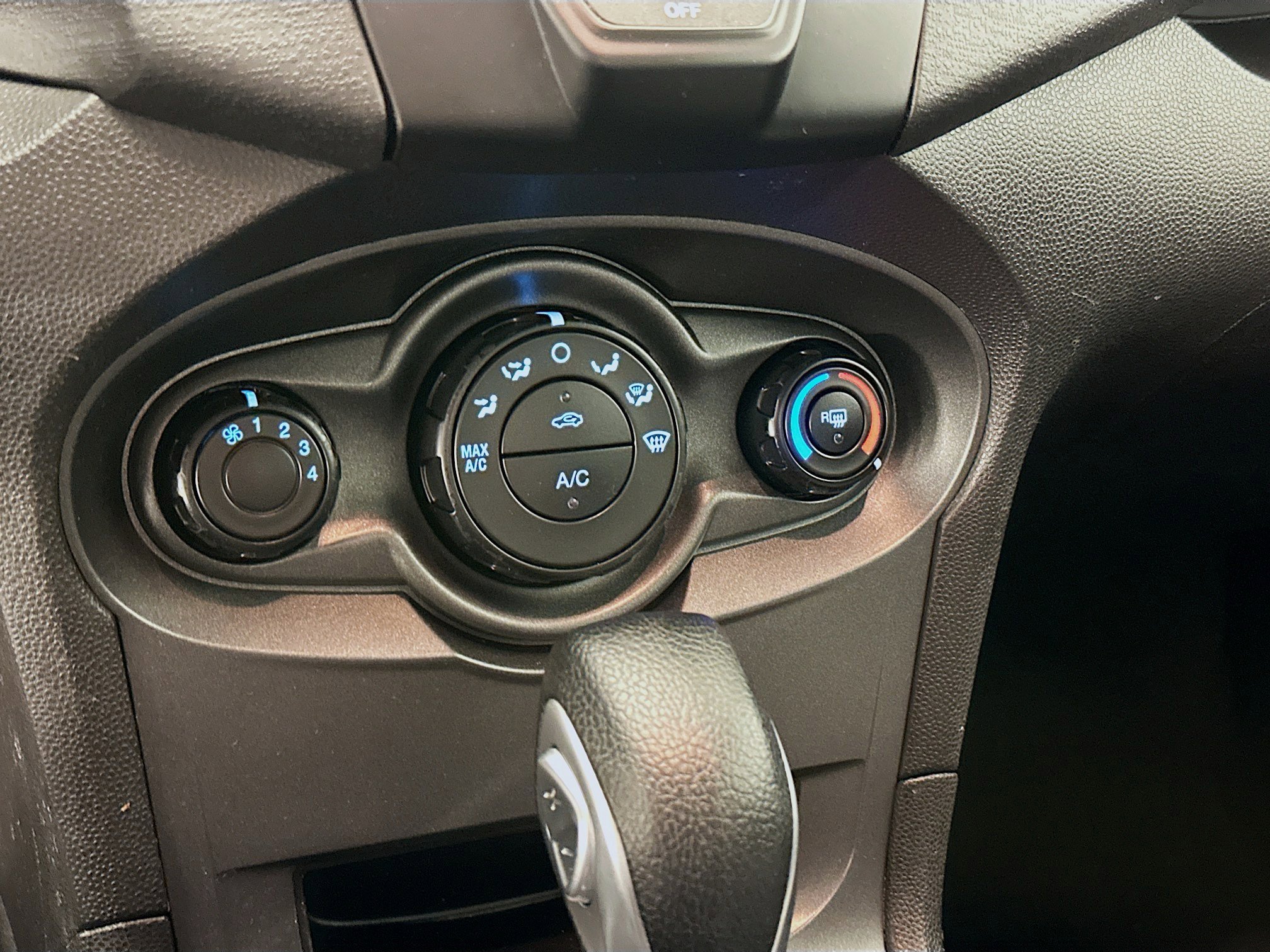 Used 2015 Ford Fiesta S image 22