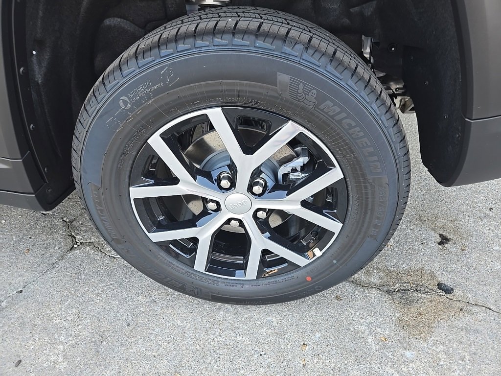 New 2025 Jeep Grand Cherokee Limited w/ Luxury Tech Group II image 20