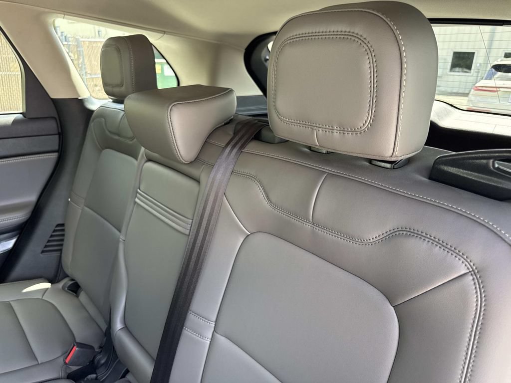 Certified 2026 Lincoln Corsair Premiere AWD/4WD image 14
