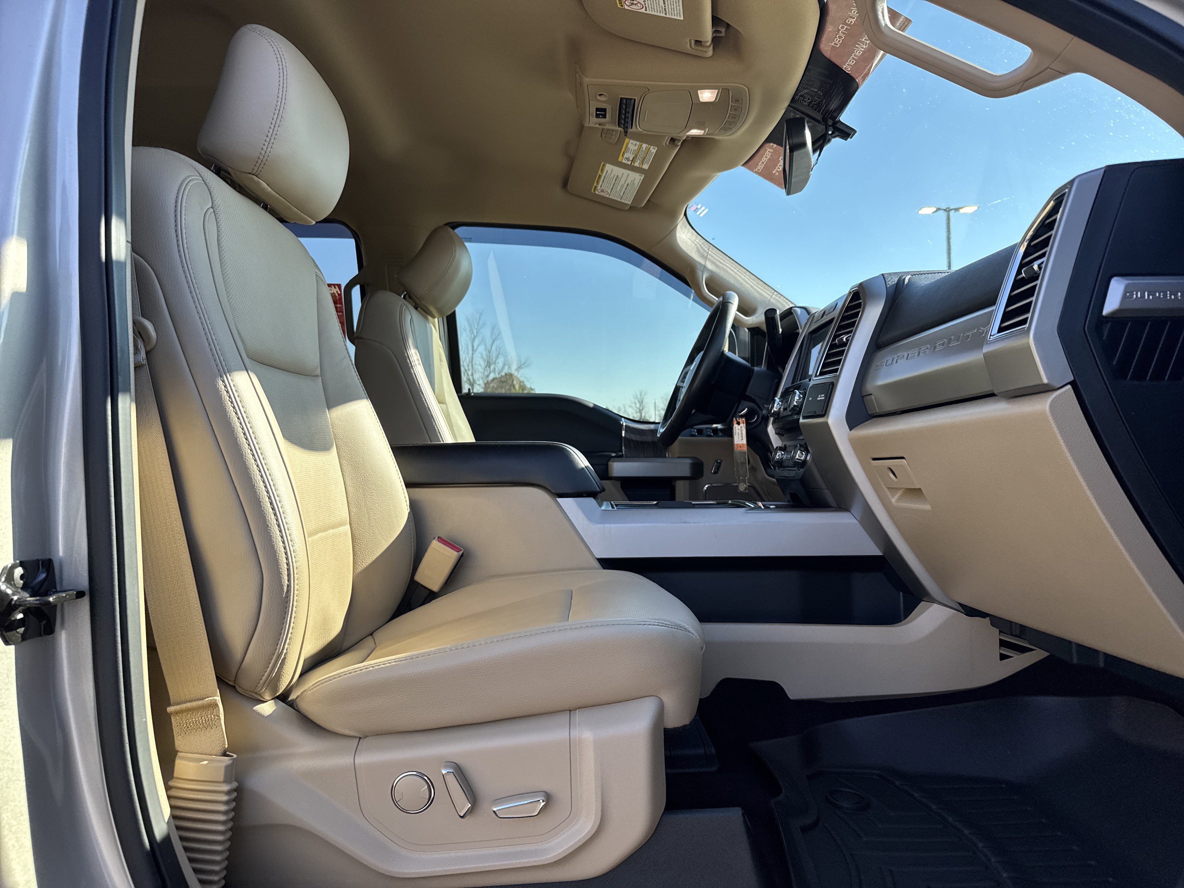 Used 2017 Ford F250 Lariat w/ FX4 Off-Road Package image 29