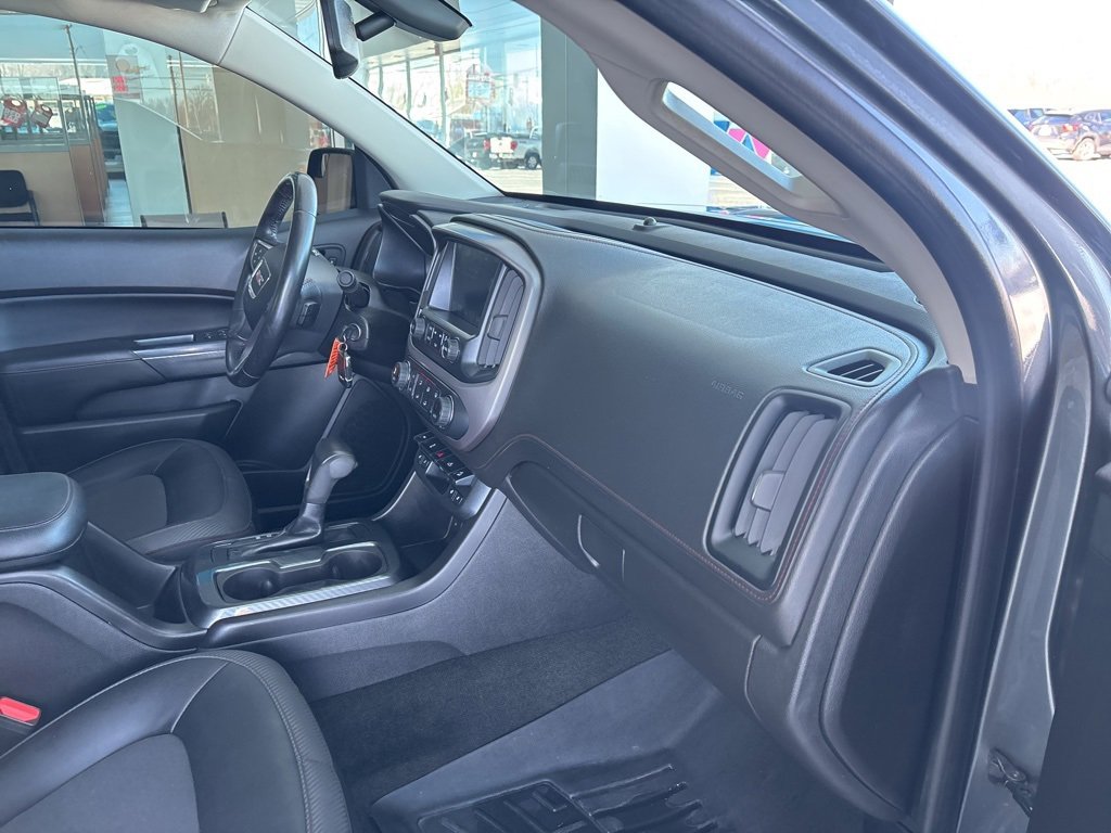 Used 2016 GMC Canyon SLE w/ All Terrain Package image 32