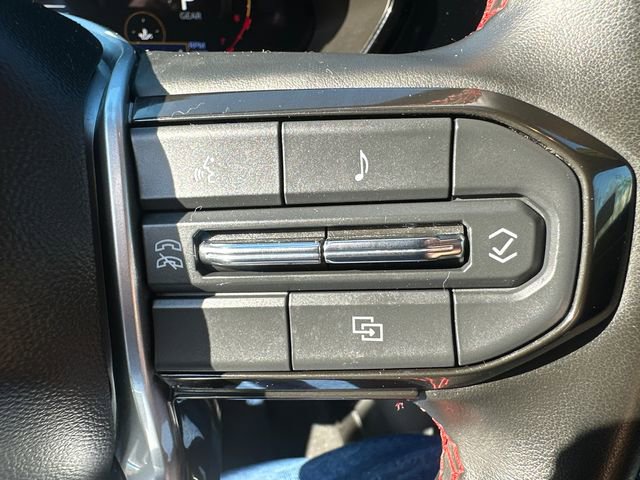 Used 2024 Chevrolet Colorado Z71 w/ Z71 Convenience Package 2 AWD/4WD image 37