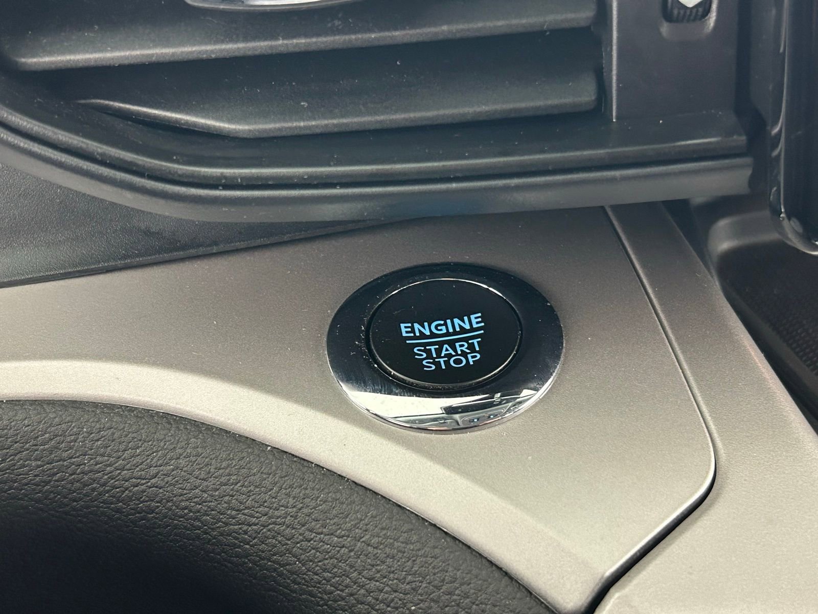 Used 2023 Ford Explorer XLT w/ Class IV Trailer Tow Package image 15