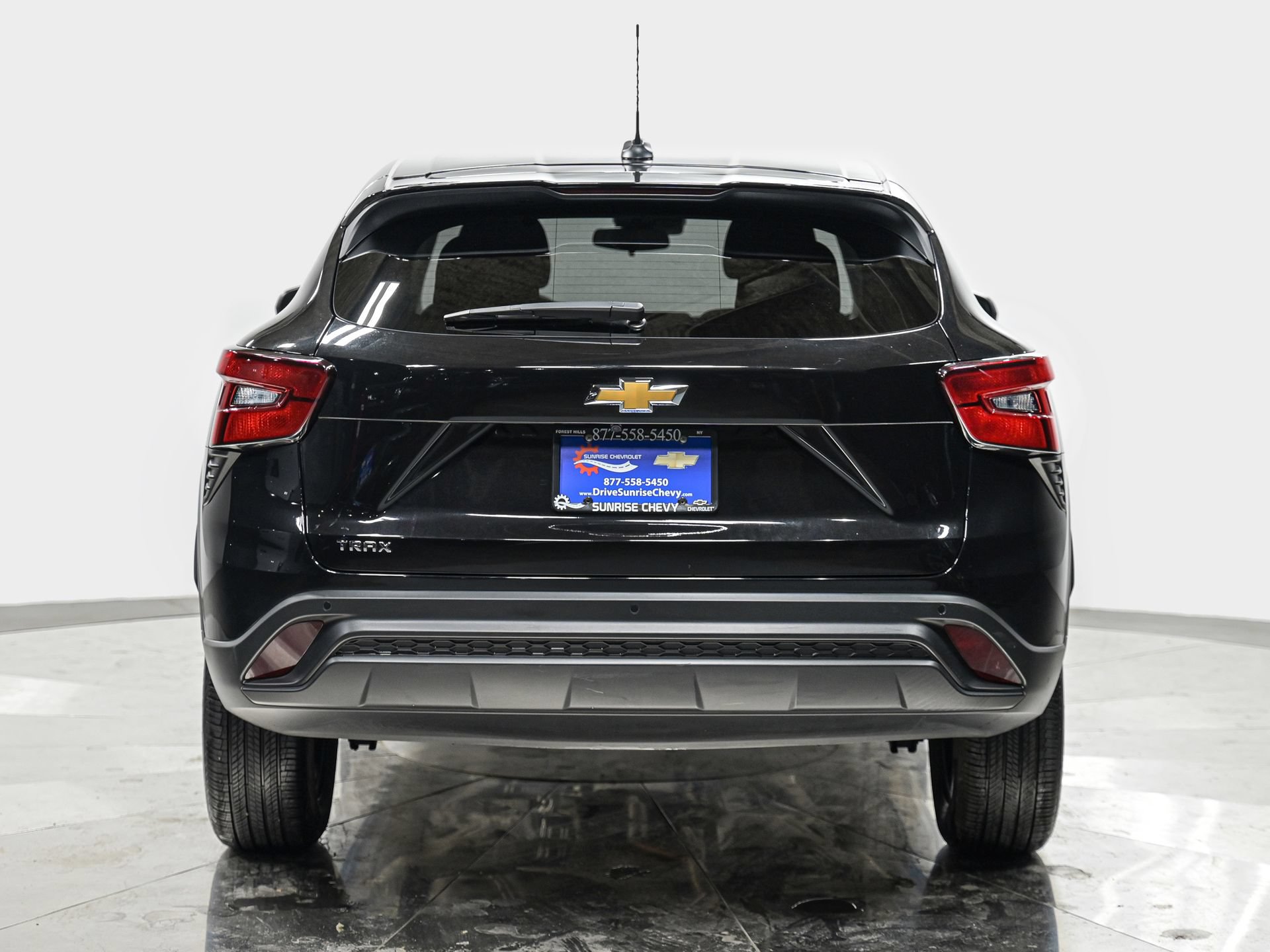 Used 2025 Chevrolet Trax LS FWD image 4