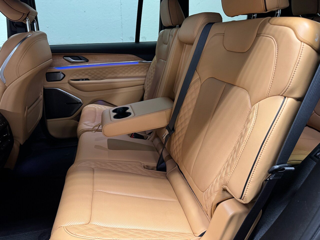 Used 2025 Jeep Grand Cherokee L Summit AWD/4WD image 16