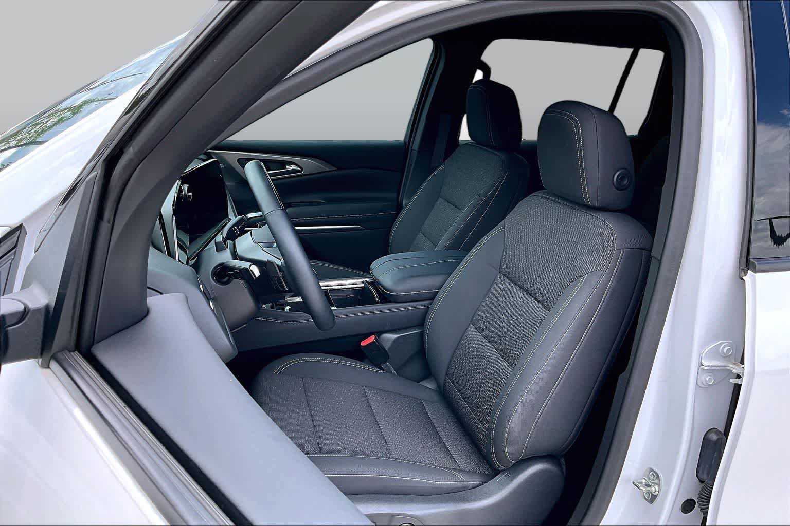 Used 2024 Chevrolet Traverse LT w/ Enhanced Driving Package FWD image 8