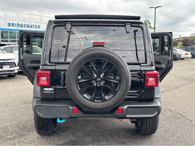 Used 2023 Jeep Wrangler Unlimited Sahara w/ Cold Weather Group AWD/4WD image 12
