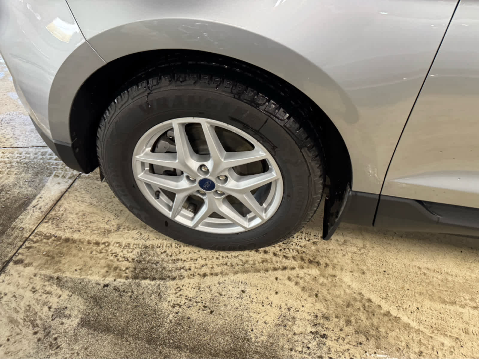 Used 2022 Ford Edge SEL w/ Convenience Package AWD/4WD image 10