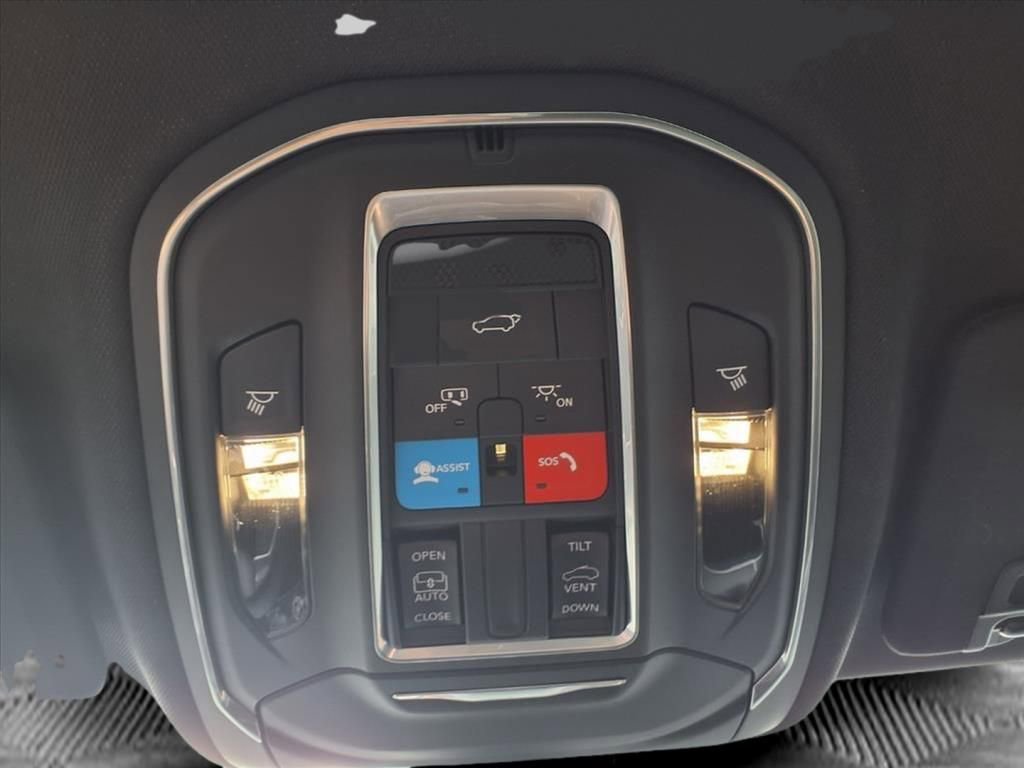 New 2025 Jeep Grand Cherokee Laredo w/ Luxury Tech Group I AWD/4WD image 15