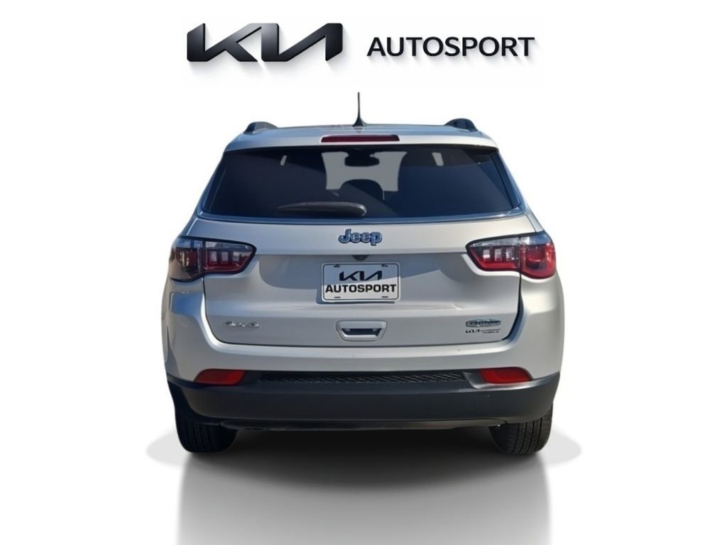 Used 2024 Jeep Compass Latitude image 9