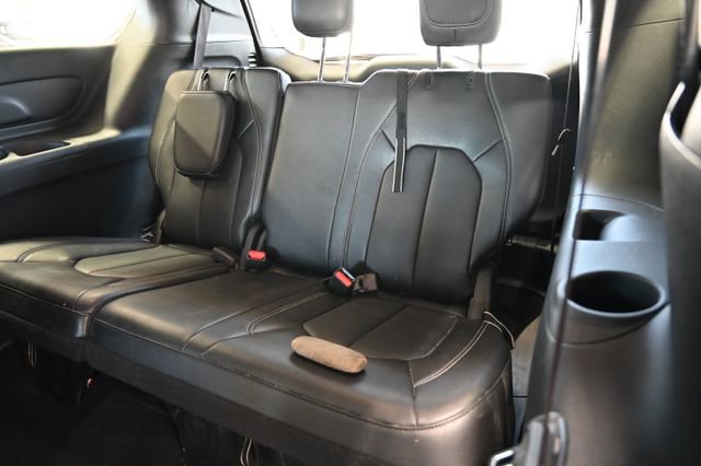 Used 2025 Chrysler Pacifica Select FWD image 13