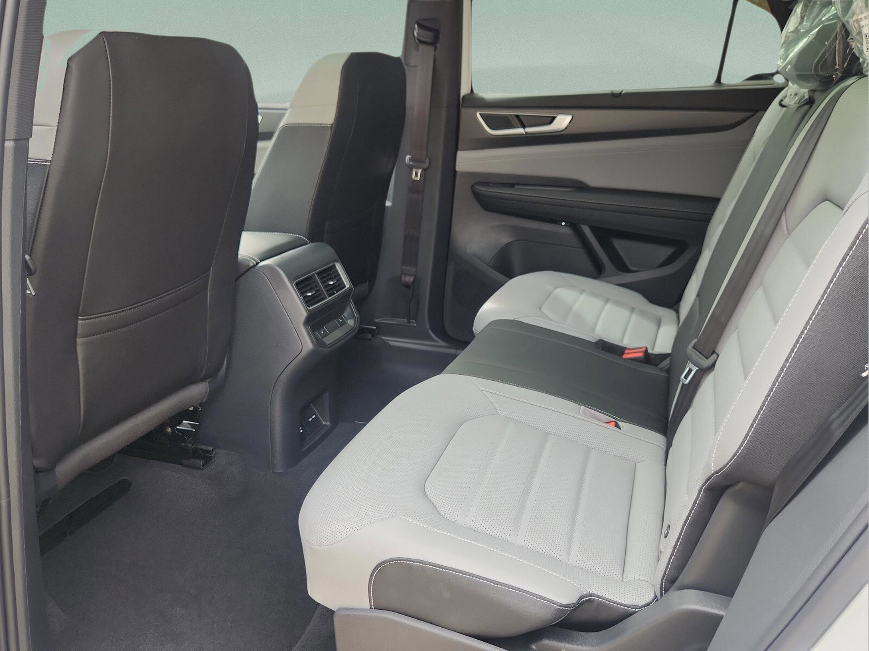 New 2026 Volkswagen Atlas Cross Sport SEL image 13
