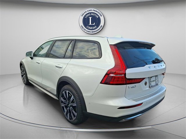 New 2026 Volvo V60 B5 Cross Country Ultra w/ Protection Package Premier image 4