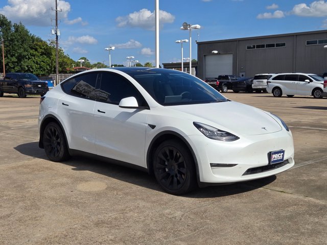 Used 2022 Tesla Model Y Long Range AWD/4WD image 3