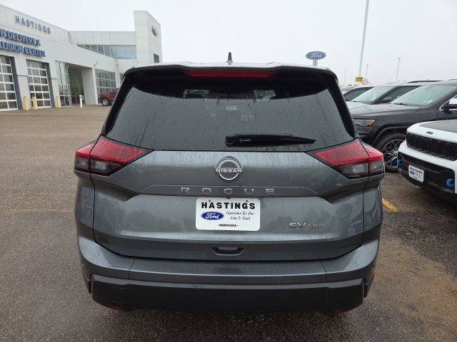 Used 2024 Nissan Rogue SV image 4