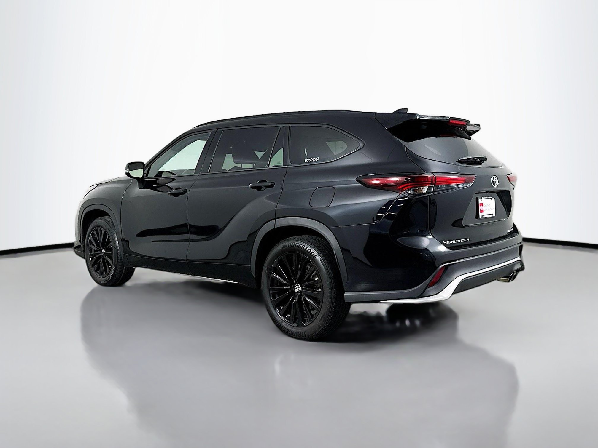 Certified 2025 Toyota Highlander XSE AWD/4WD image 5