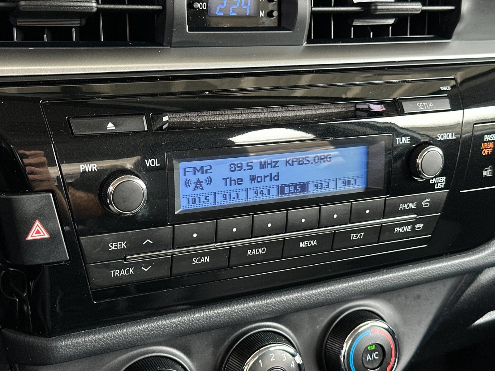 Used 2014 Toyota Corolla L FWD image 15