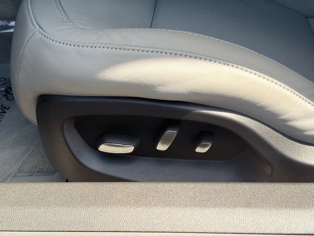 Used 2016 Chevrolet Corvette Stingray Convertible w/ 3LT Preferred Equipment Group RWD image 13