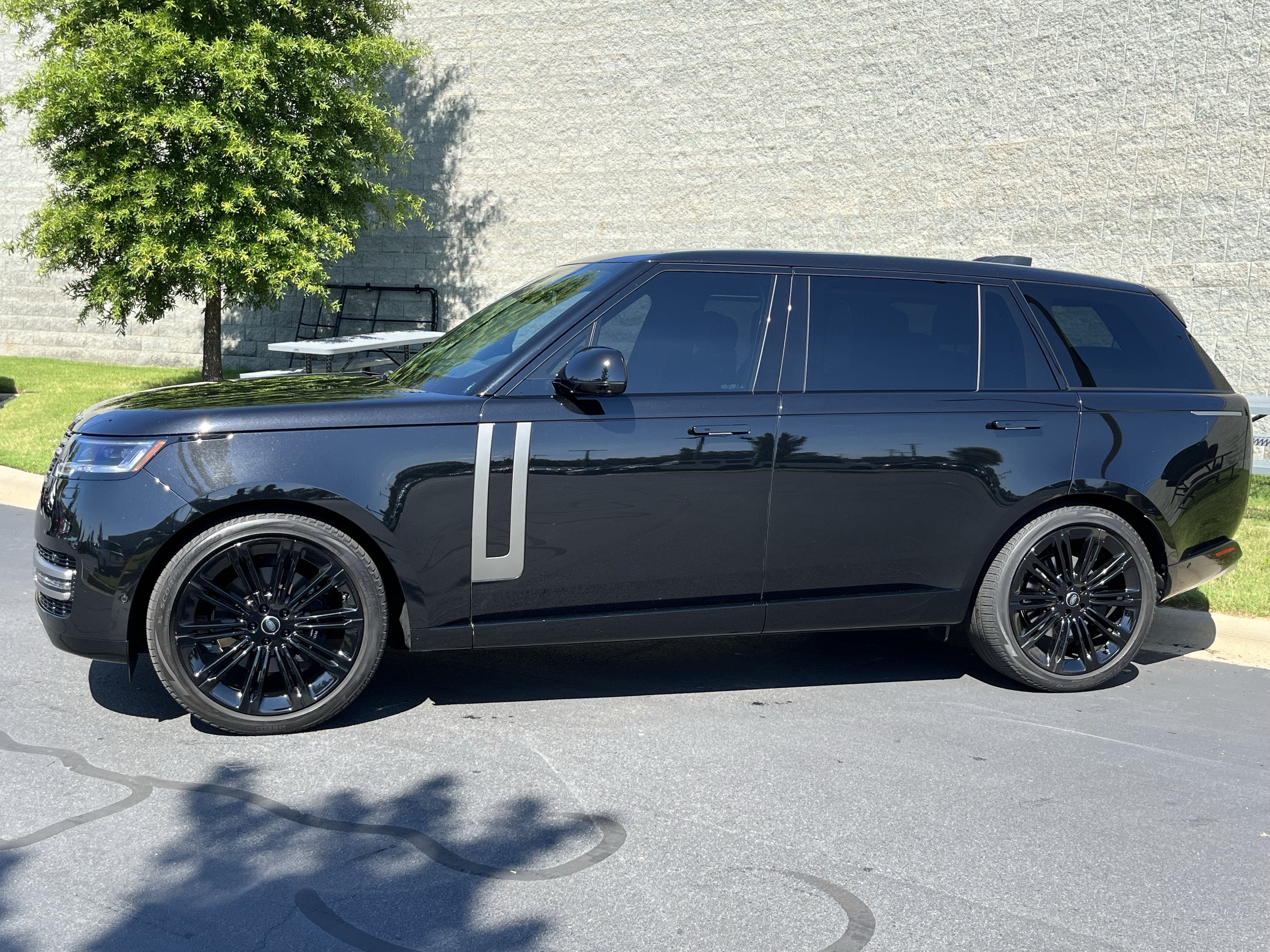 Certified 2024 Land Rover Range Rover Long Wheelbase SE AWD/4WD image 4