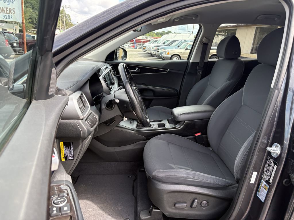 Used 2018 Kia Sorento LX image 11
