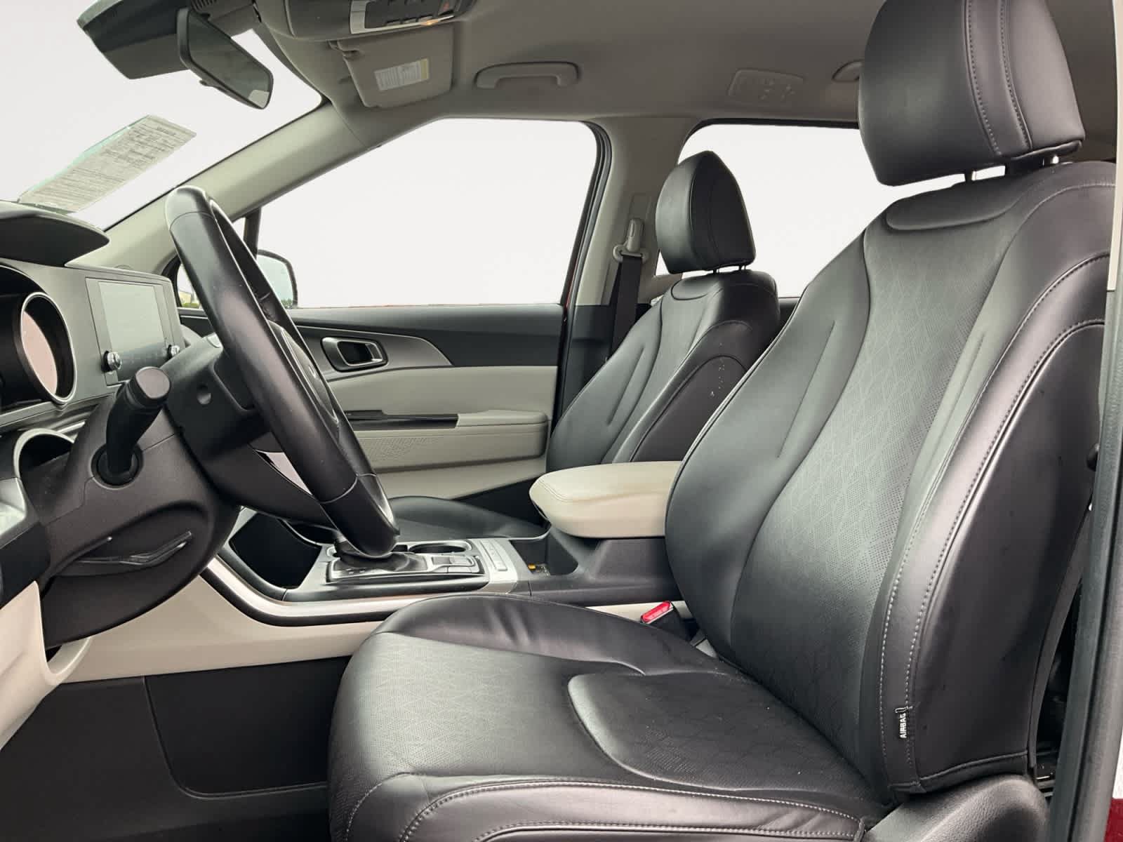 Used 2023 Kia Carnival LX FWD image 9