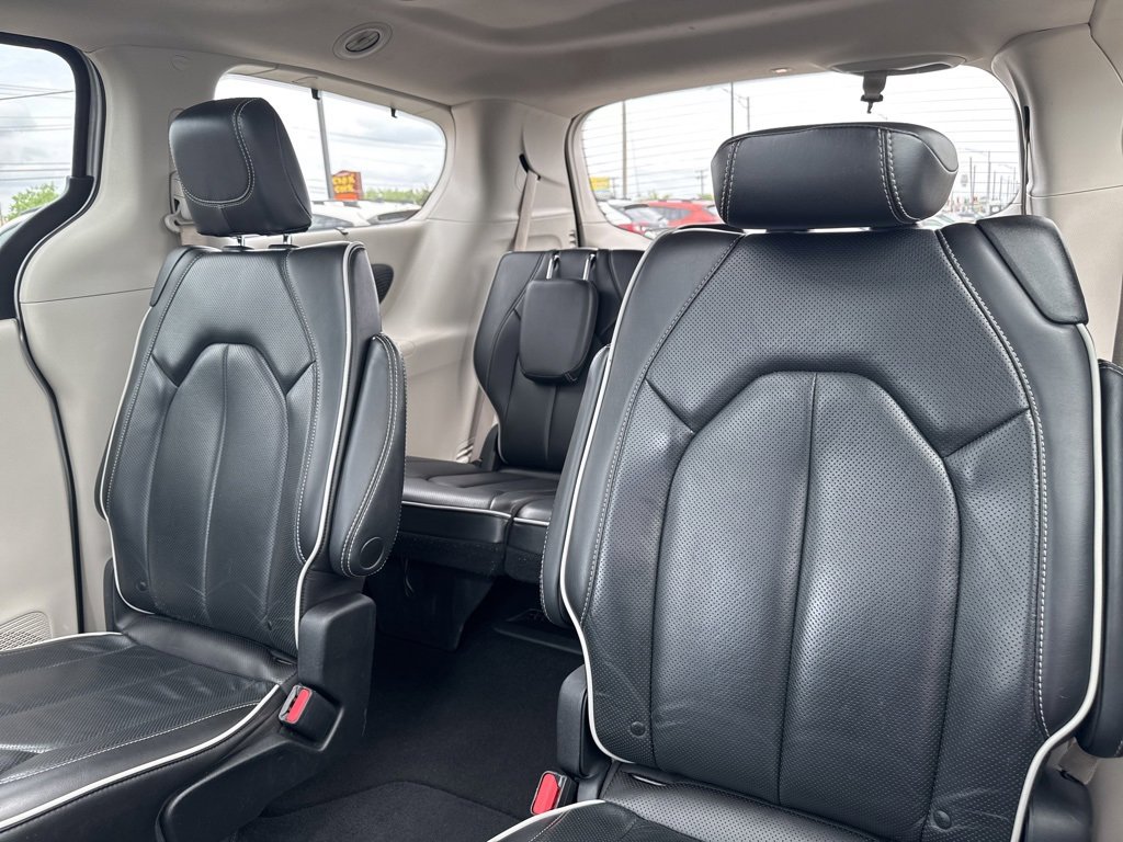 Used 2023 Chrysler Pacifica Limited image 24