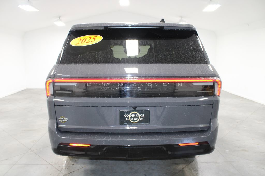 Used 2025 Lincoln Navigator Black Label AWD/4WD image 8
