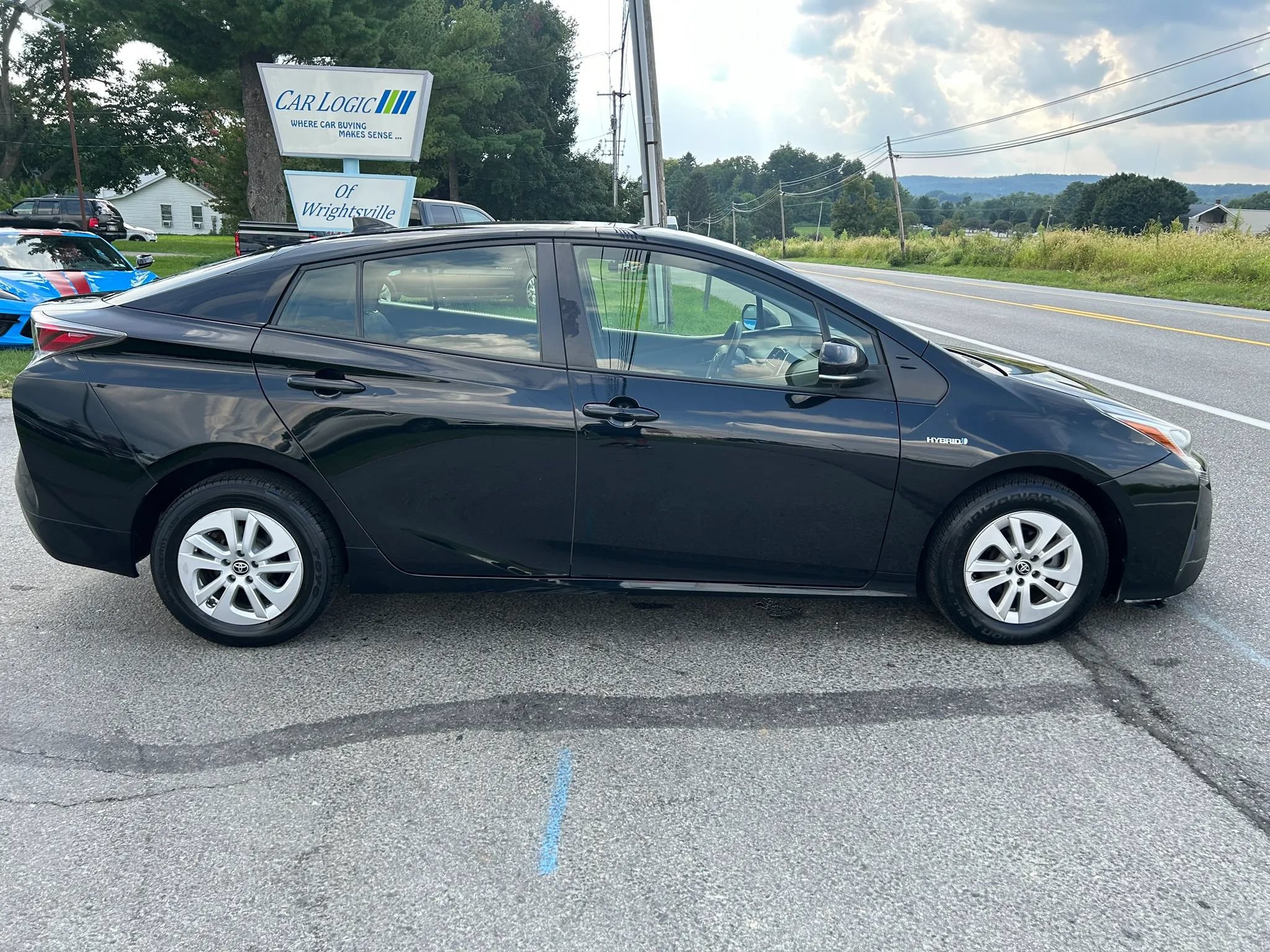 Used 2017 Toyota Prius Four FWD image 10