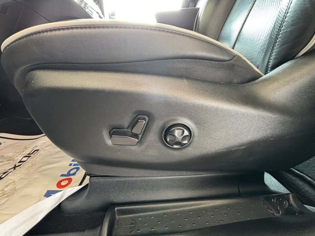 Used 2025 Chrysler Pacifica Limited FWD image 30
