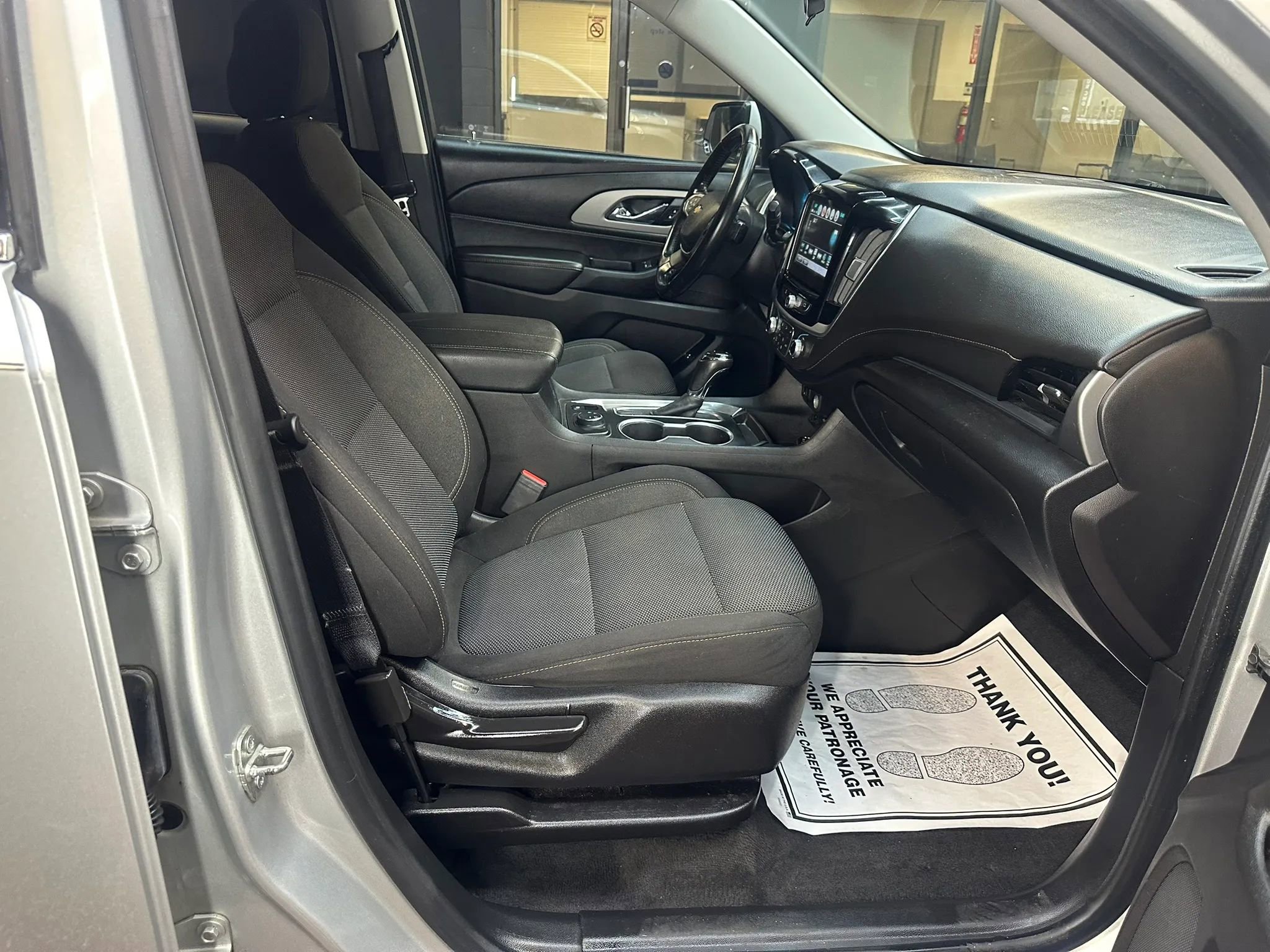 Used 2019 Chevrolet Traverse LT w/ LPO, Black Accent Package image 33
