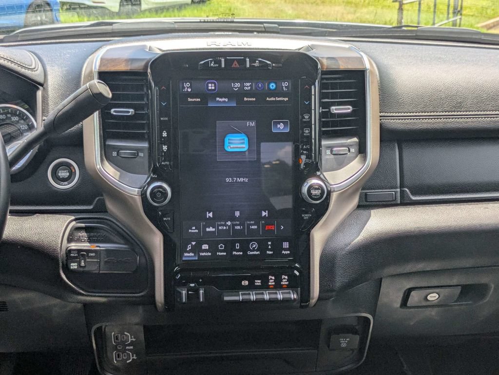 Used 2024 RAM 2500 Laramie w/ Safety Group AWD/4WD image 18