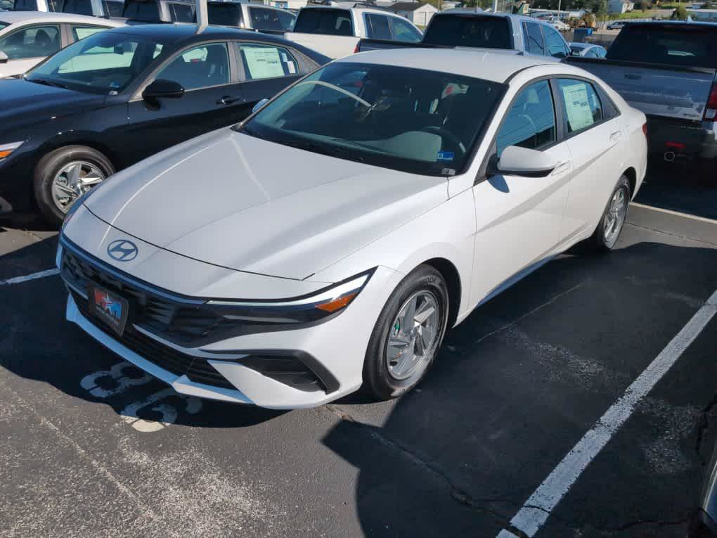 New 2026 Hyundai Elantra SE FWD image 10