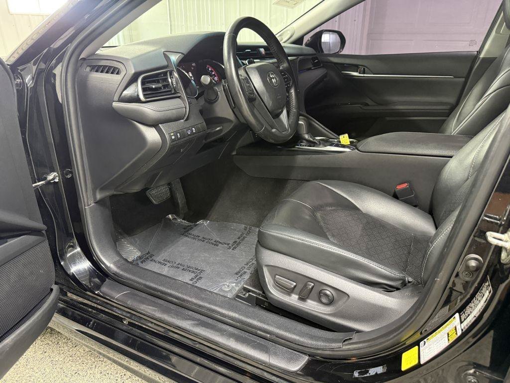Used 2019 Toyota Camry XSE FWD image 9