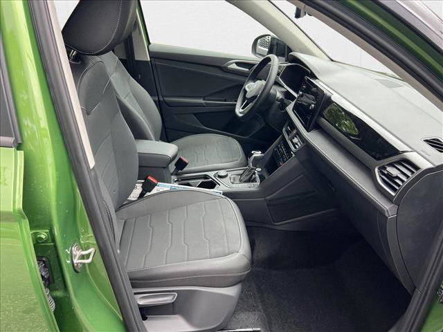 New 2025 Volkswagen Taos SE image 17