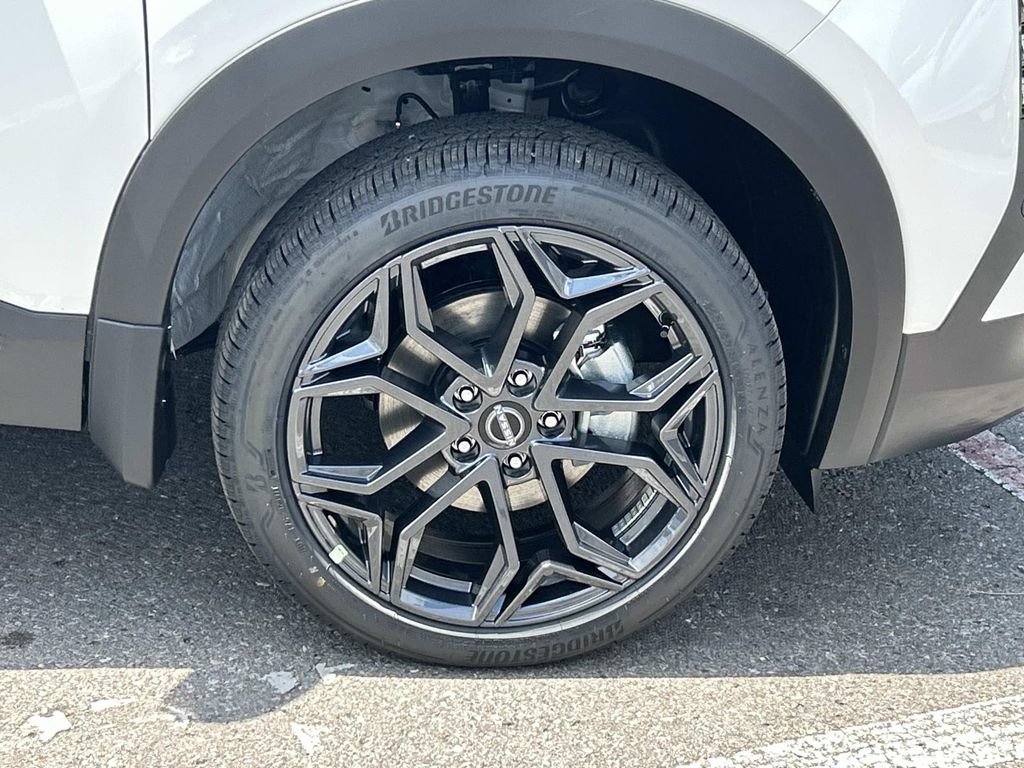 New 2026 Nissan Kicks SR w/ Cold Weather Package AWD/4WD image 9