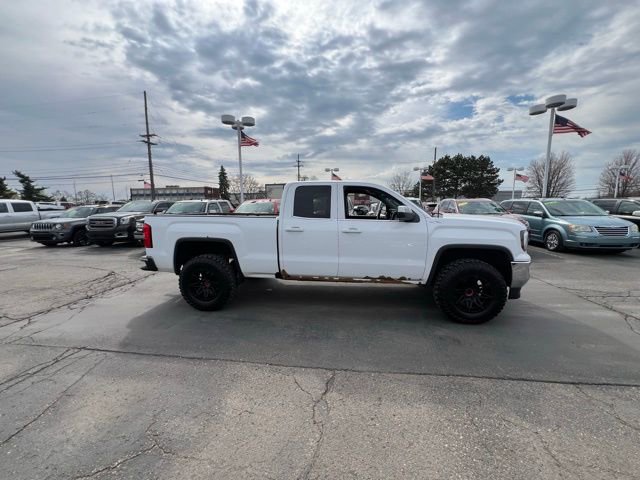 Used 2017 GMC Sierra 1500 SLE w/ SLE Value Package AWD/4WD image 4