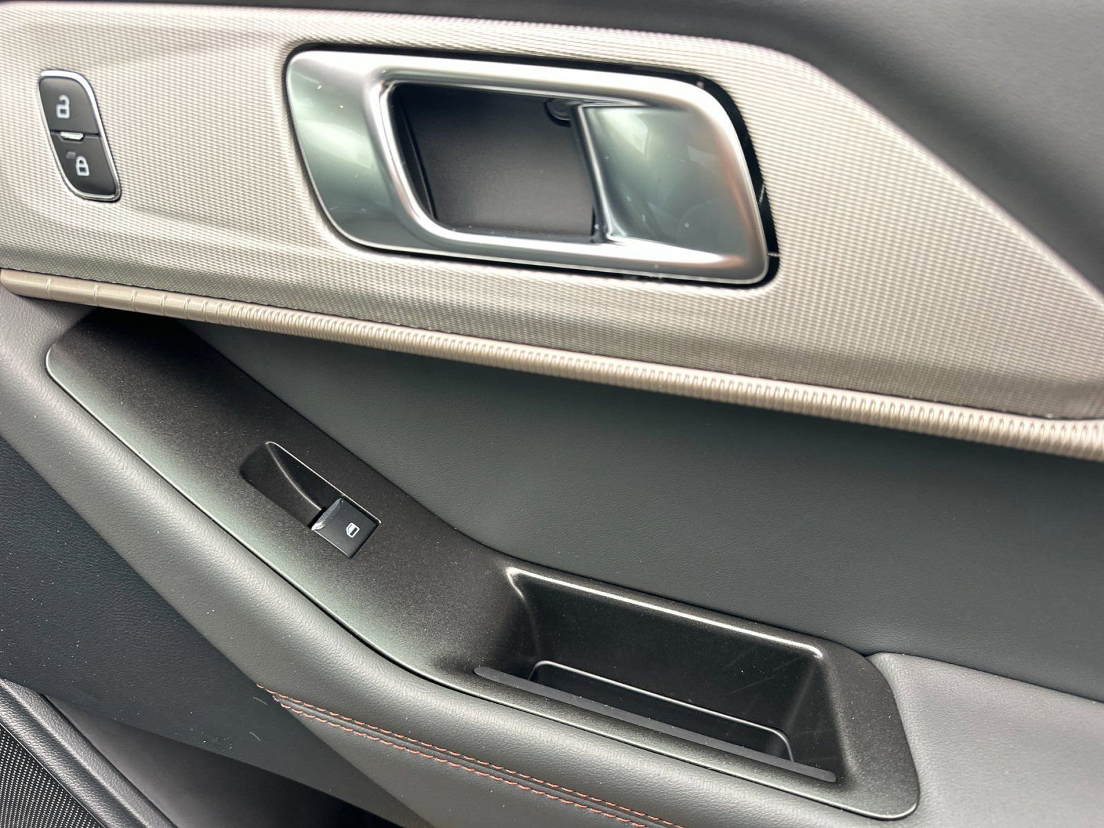 New 2026 Ford Explorer Active image 18