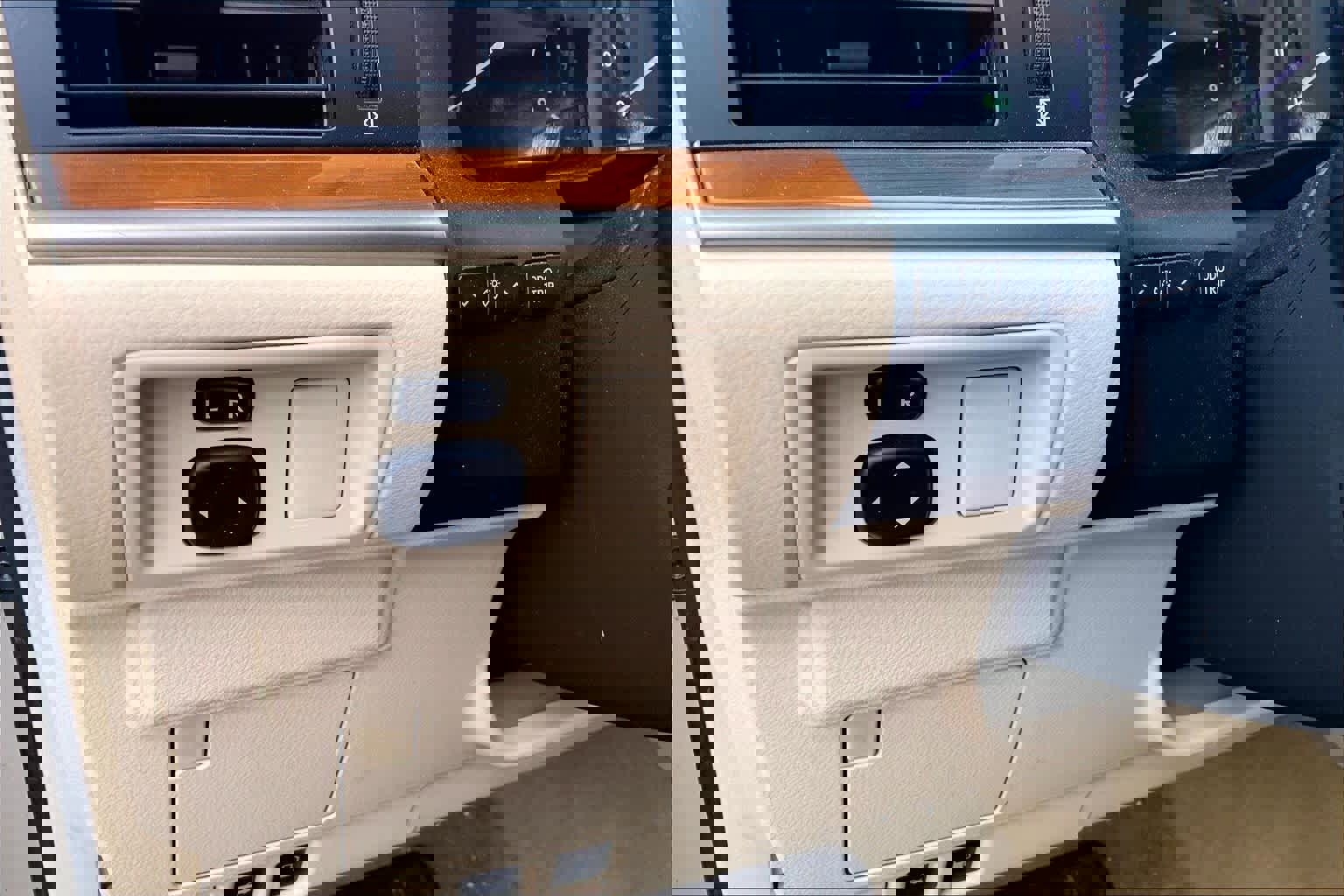 Used 2014 Lexus ES 300h w/ Premium Package w/Bamboo Trim image 35